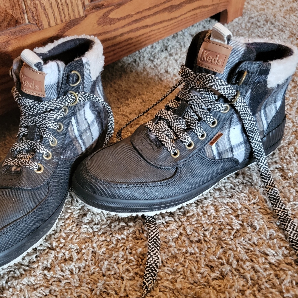 Black and plaid Keds winter sneaker